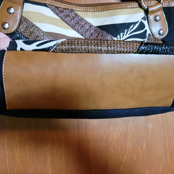 Relic Handbag Shoulder Bag Zipper Close Canvas with Straw Fabric Accents - Picture 5 of 7